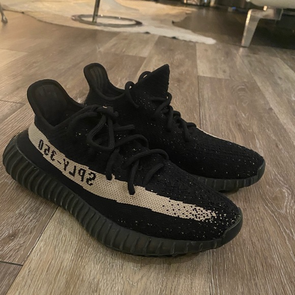 Yeezy 350 v2 Oreos - Picture 2 of 7